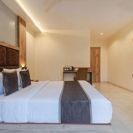 Hotel Silver Park Mumbai  Buitenkant foto