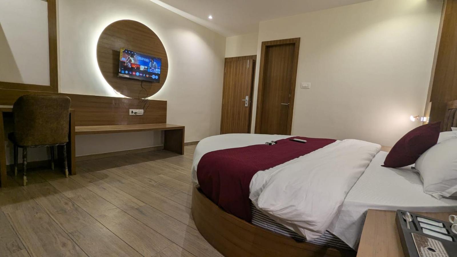 Hotel Silver Park Mumbai  Buitenkant foto