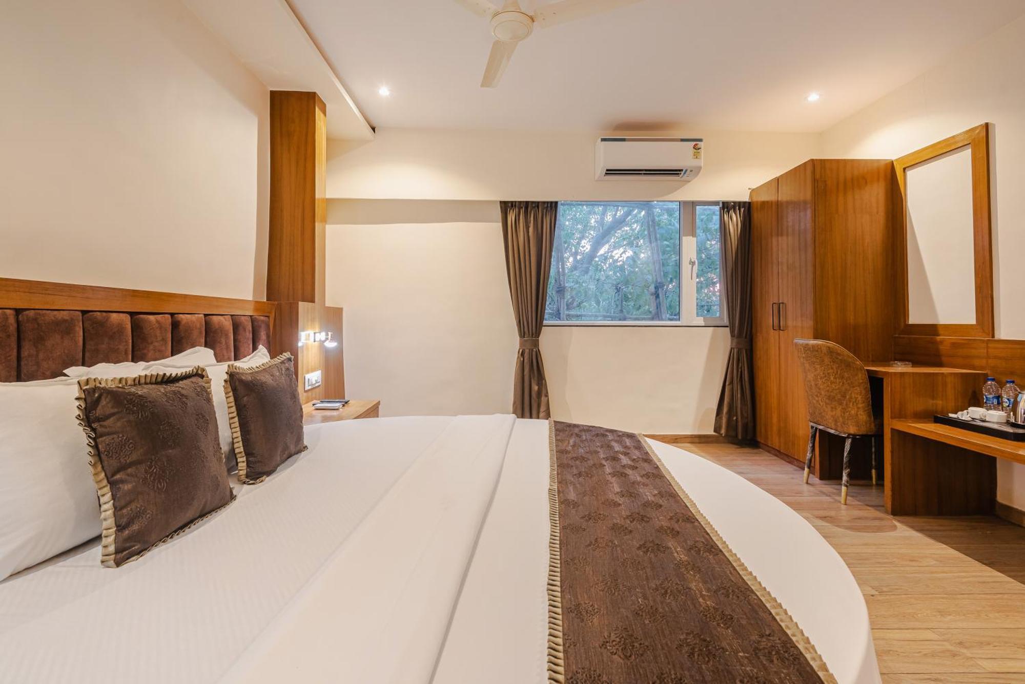 Hotel Silver Park Mumbai  Buitenkant foto