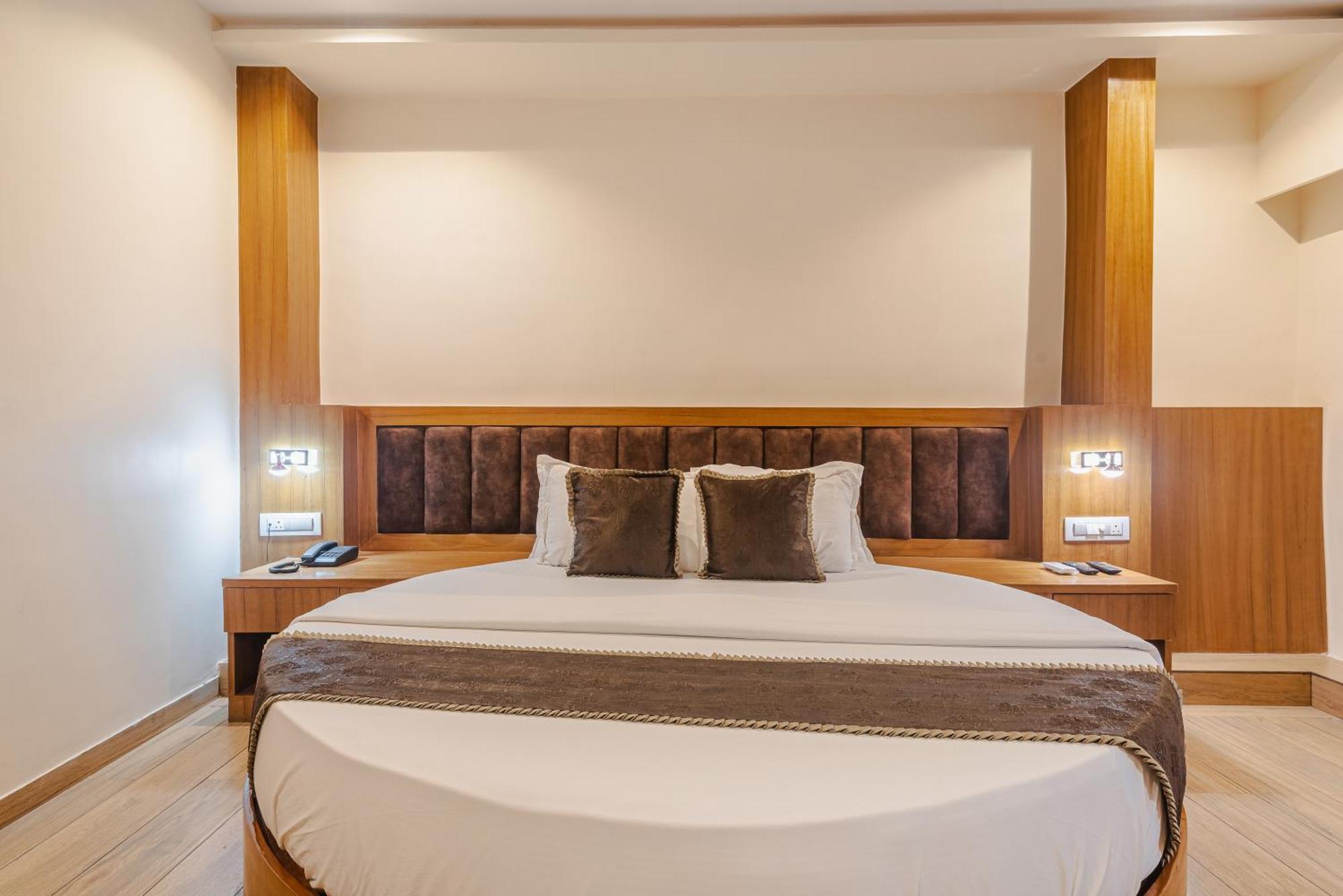 Hotel Silver Park Mumbai  Buitenkant foto