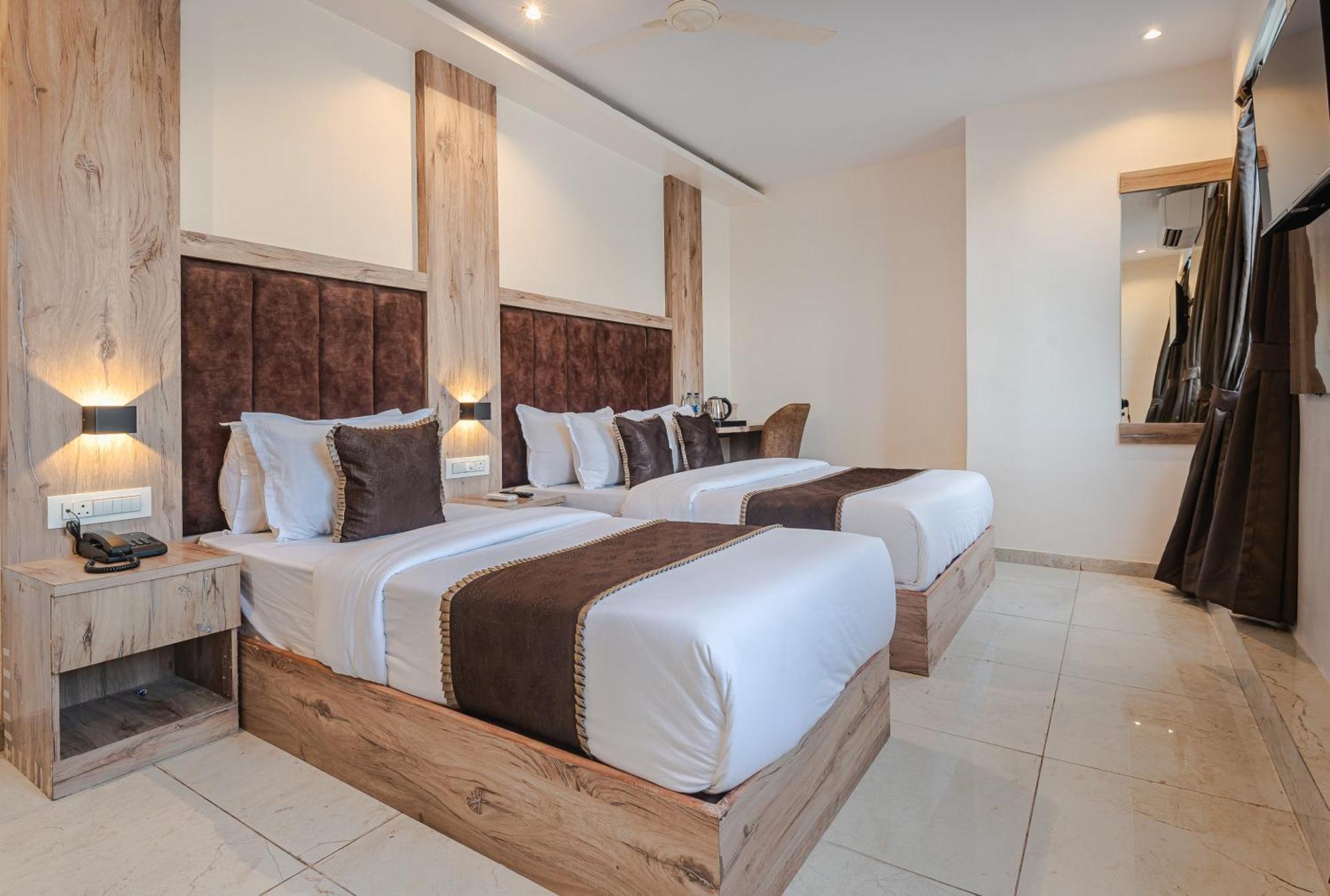 Hotel Silver Park Mumbai  Buitenkant foto